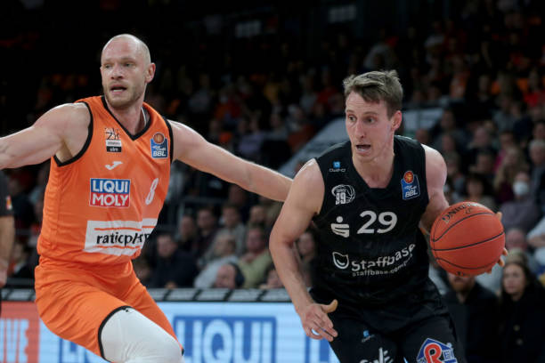 他迅速调整 他迅速调整