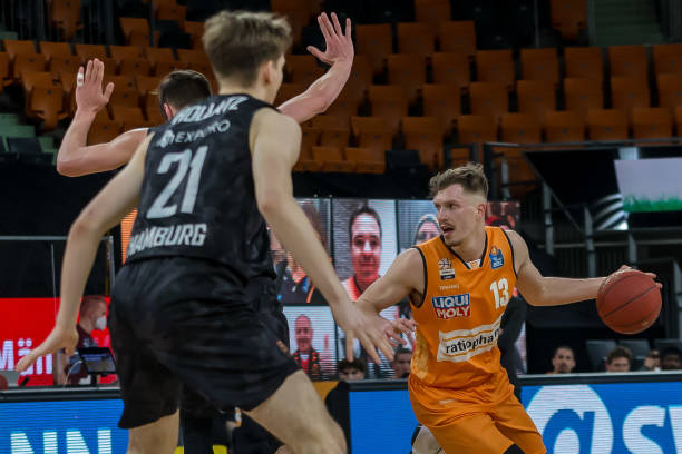 的激烈竞争 的激烈竞争