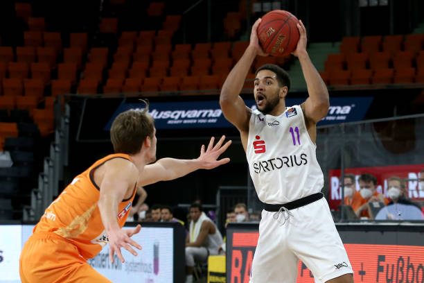 凭借精湛的 凭借精湛的